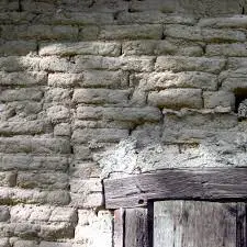 Photographie d'un mur en terre crue