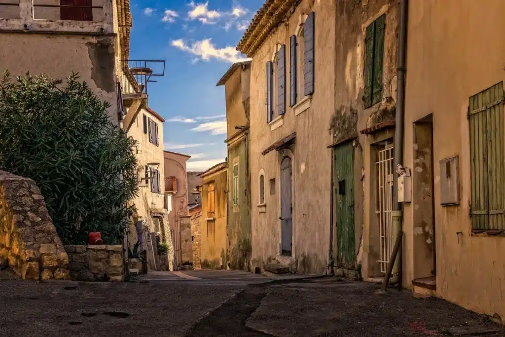 Une rue qui représente les passoires thermiques
