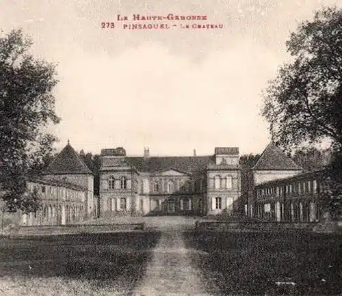 Une ancienne photographie du château Confluences