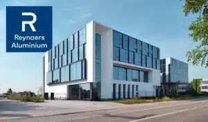 Reynaers Aluminium Campus avec le logo