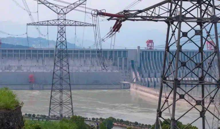 La Chine commence à construire un barrage monstre au Tibet