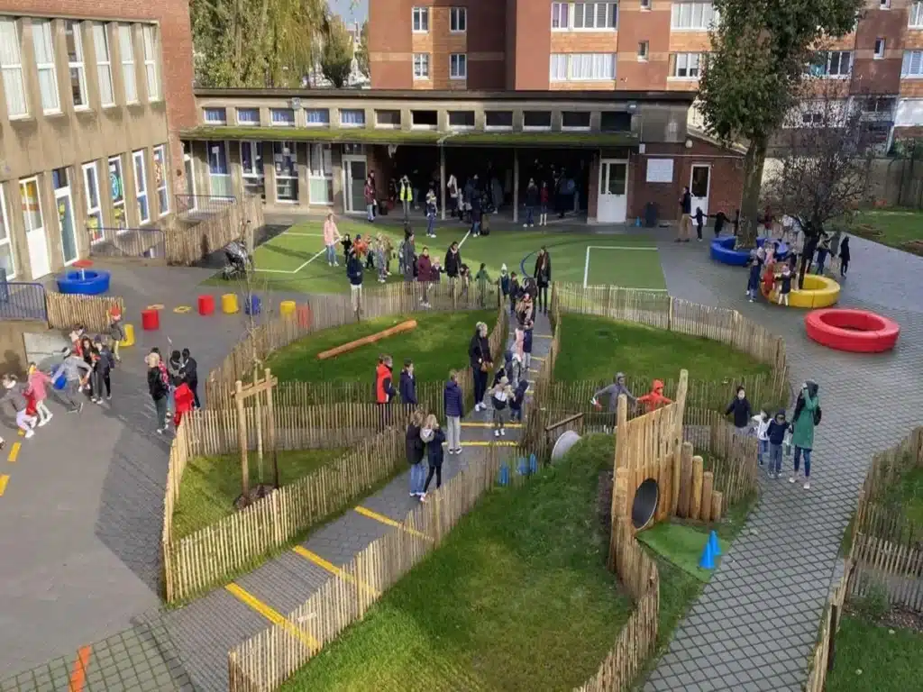 Pourquoi les cours d’école évoluent aujourd’hui vers des espaces plus vert