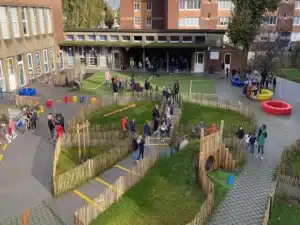 Pourquoi les cours d’école évoluent aujourd’hui vers des espaces plus vert